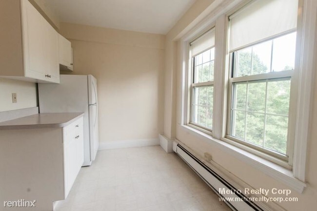 Building Photo - 1418 Beacon St