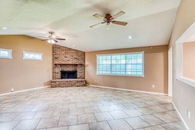 Foto del edificio - 19311 Cypress Bay Dr