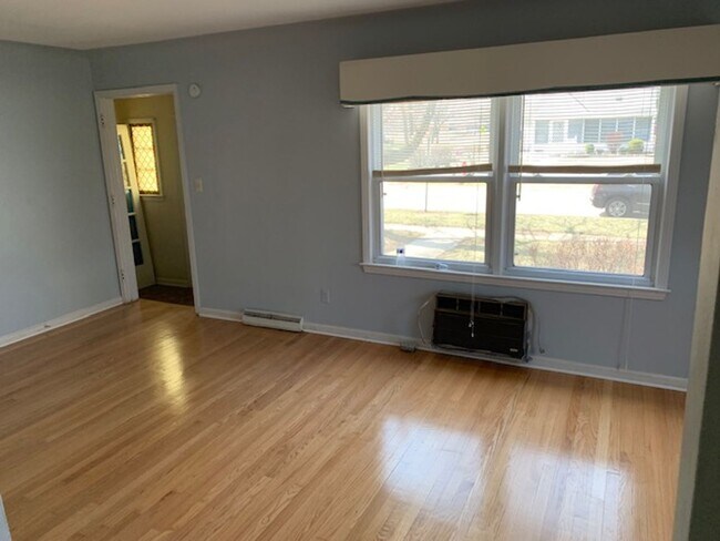 Foto del edificio - 1108 HELEN, GARDEN CITY - AVAILABLE FOR RENT