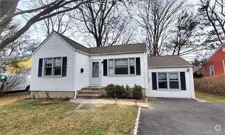 Building Photo - 27 Pershing Ave