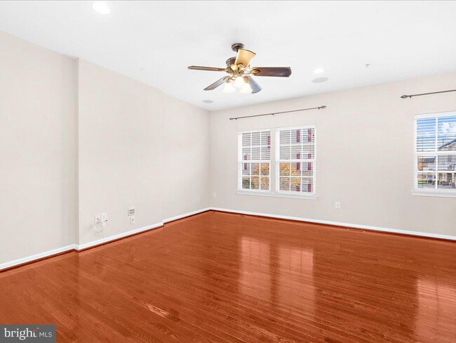 Building Photo - 9531 Liverpool Ln