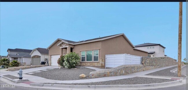 Foto del edificio - 13729 Lago Vista Ave