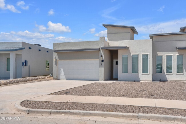 Building Photo - 815 TS Daniel Cadena Dr