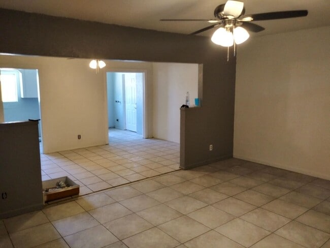 Foto del edificio - 346 E Murphy St