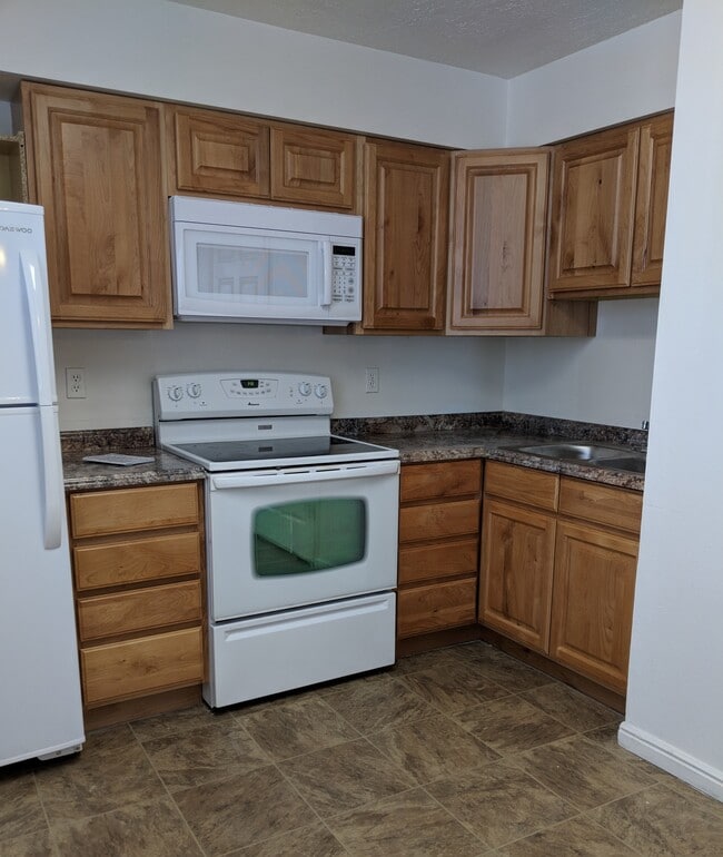 Building Photo - 558 N 800 E