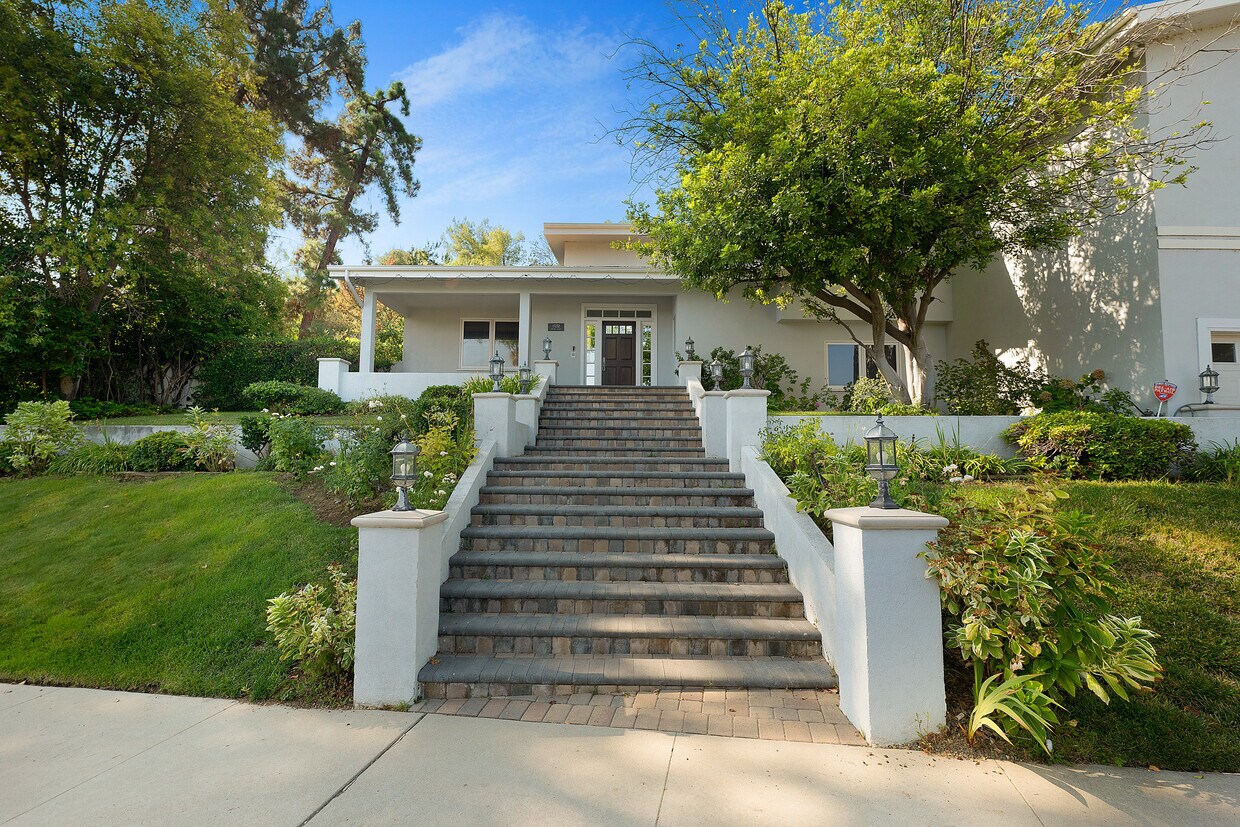 17232 Quesan Pl, Encino, CA 91316 House for Rent in Encino, CA