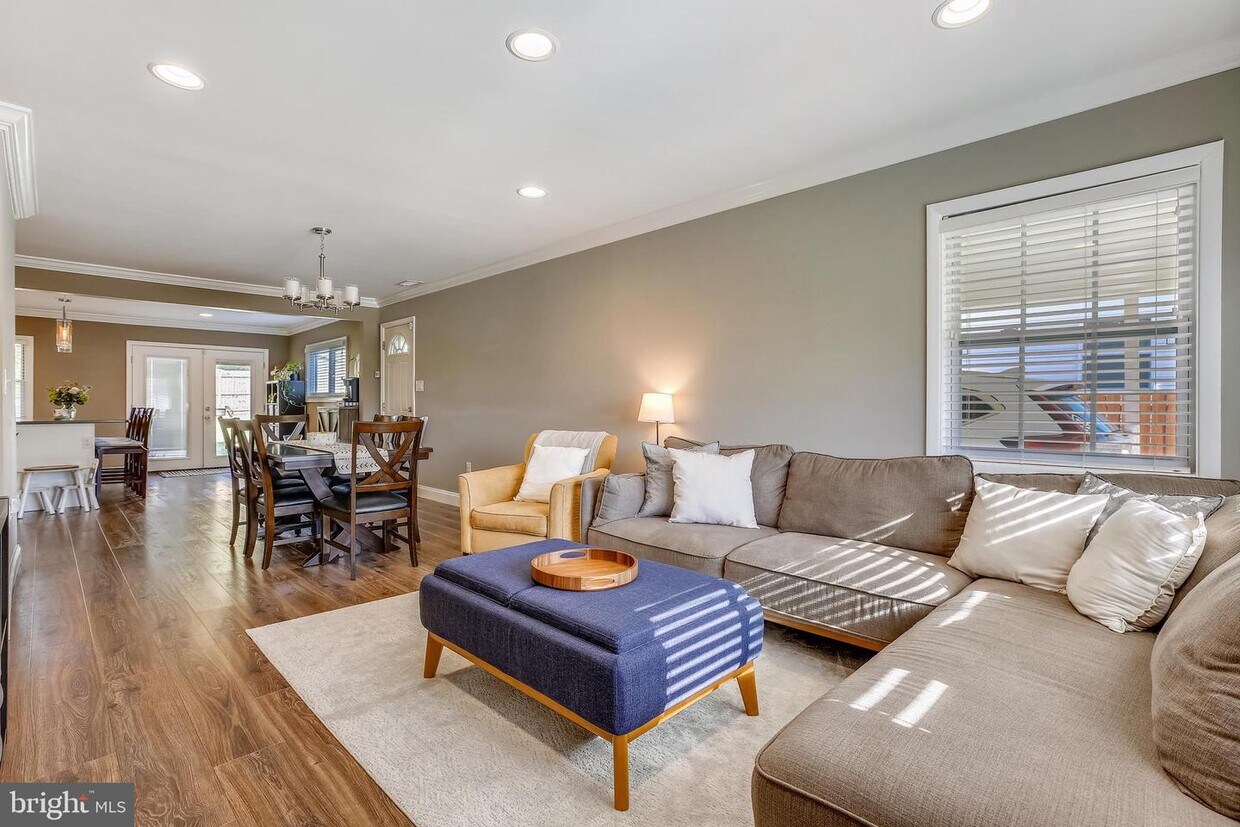 Primary Photo - 13810 Parkland Dr