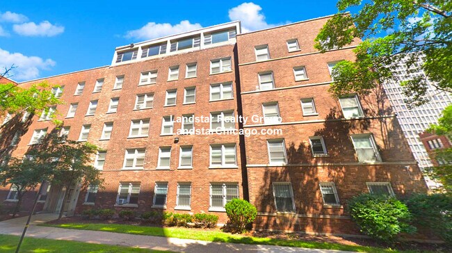 Foto del edificio - 7270 S South Shore Dr