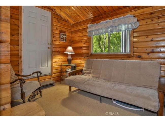 Building Photo - 527 Valley Dr