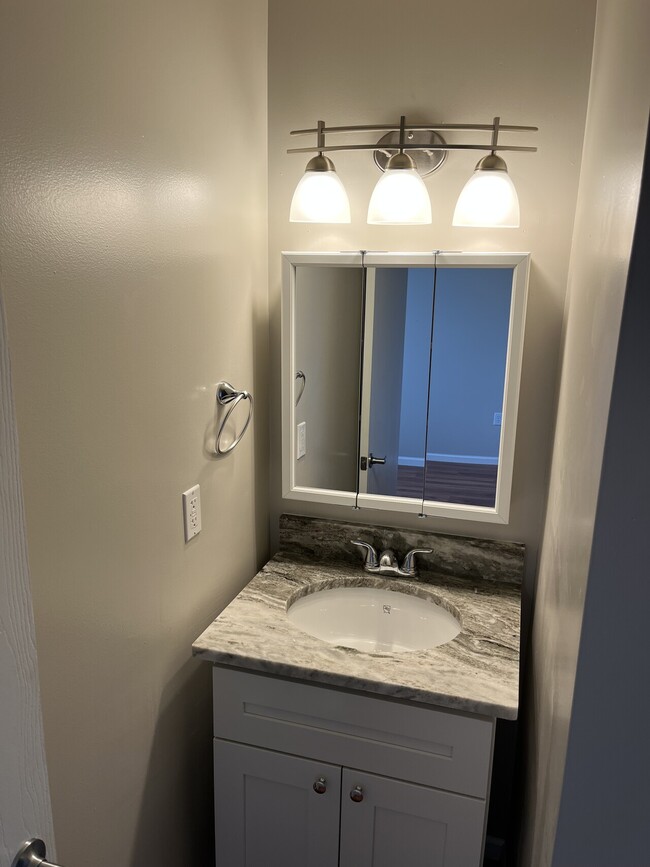Building Photo - David City_Pinnacle Apts