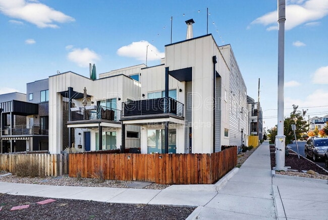 Photo - 1299 Newton St House