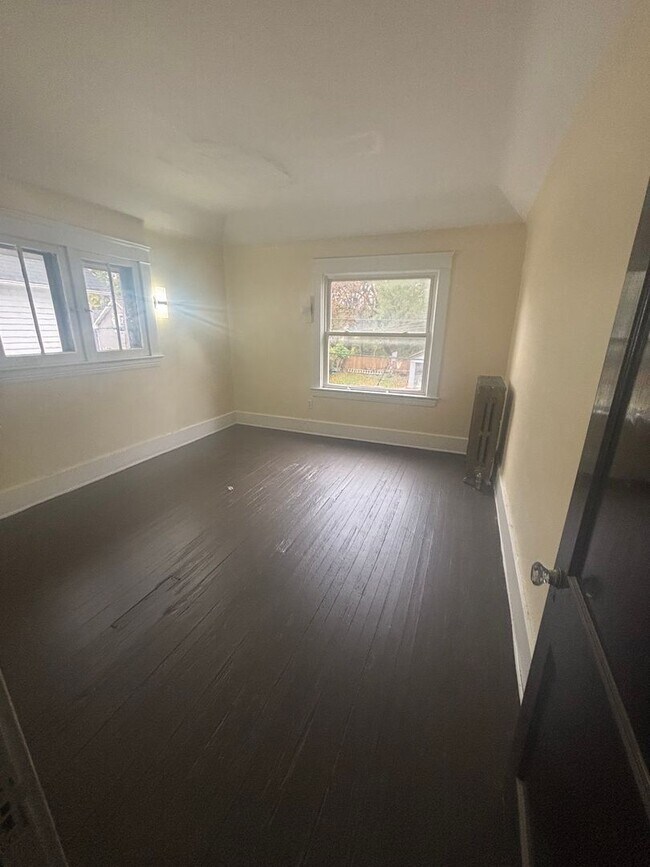 Foto del edificio - 4bd Single Section 8