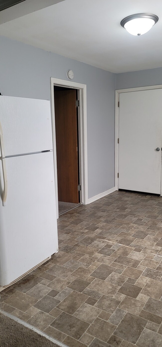 Building Photo - 318 South Poplar Street, Unit 2 Apartment