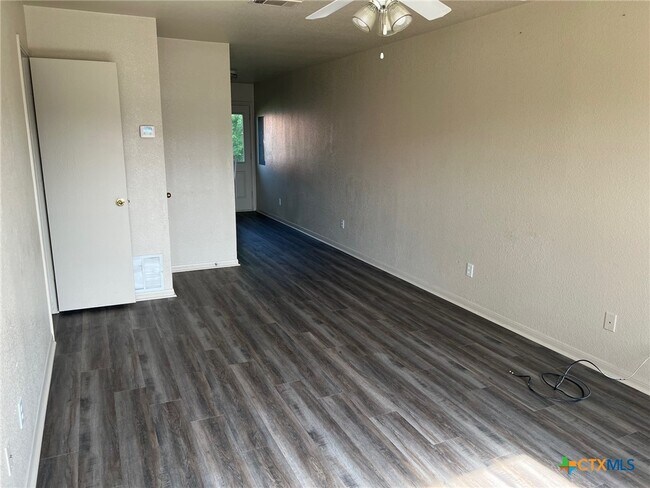 Foto del edificio - 2811 Cantabrian Dr