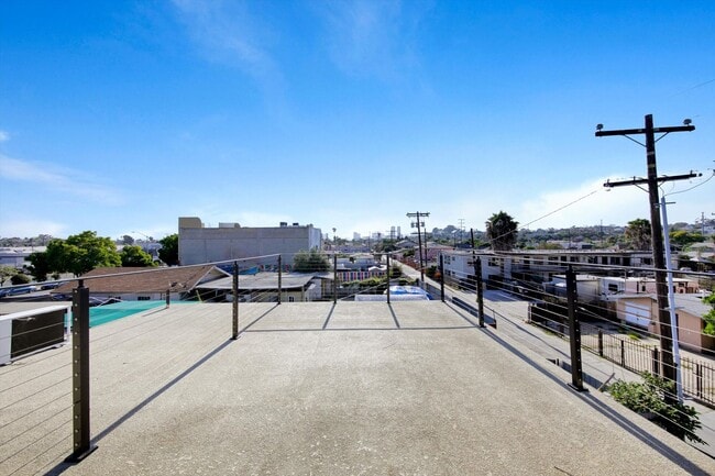 Building Photo - AMAZING NEW CONSTRUCTION UNIT NEAR DOWNTOWN