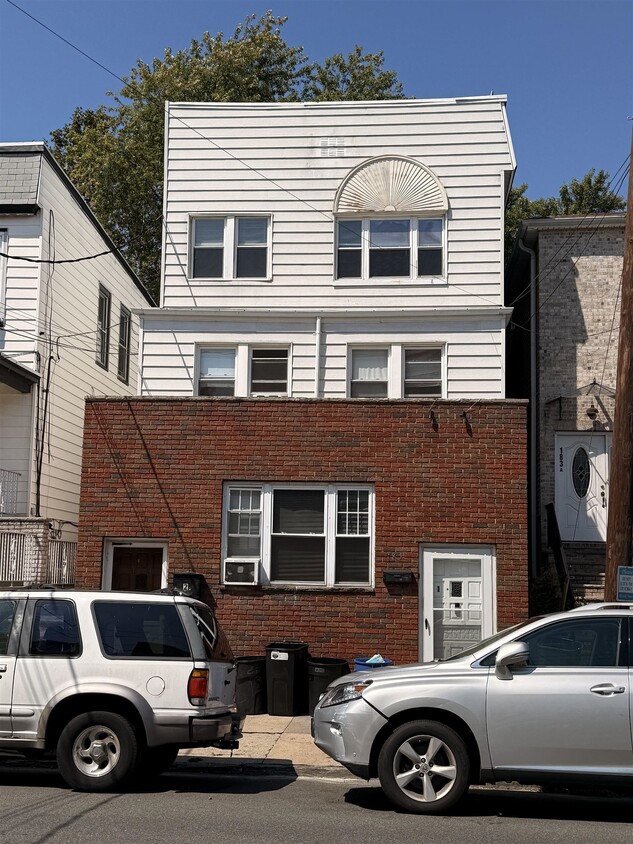 Primary Photo - 183 Prospect Ave
