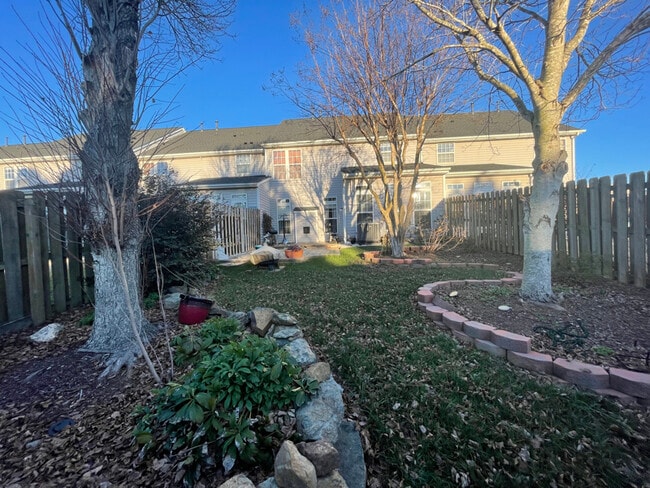 Building Photo - 4036 Holly Villa Cir