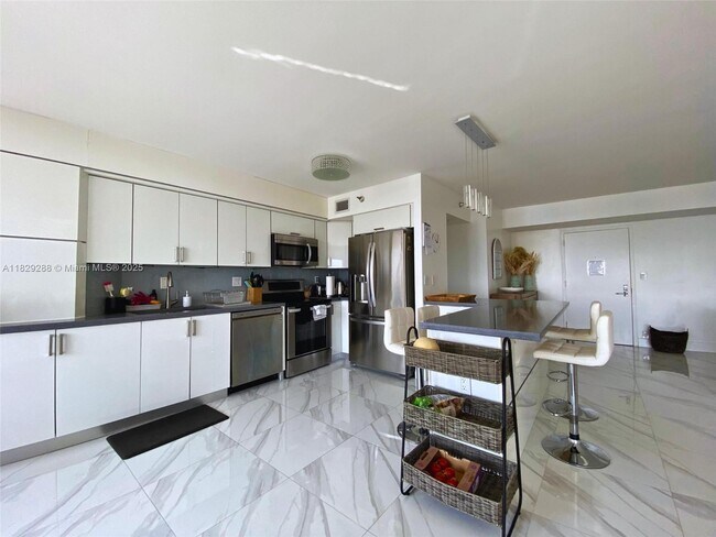 Foto del edificio - 3530 Mystic Pointe Dr