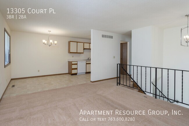 Building Photo - 3bed/2bath Townhome in Burnsville!