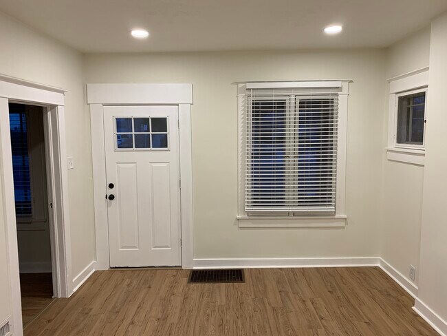 Building Photo - 1560 1300 E