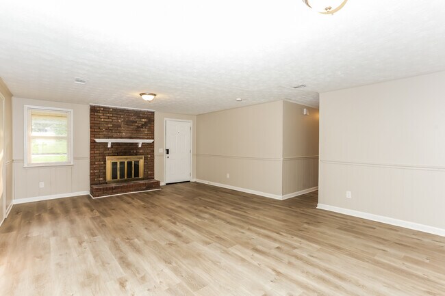 Building Photo - 3572 York Dr