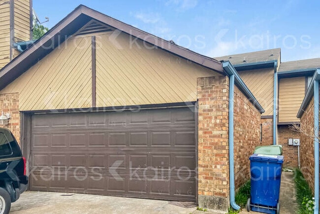 Building Photo - 834 Courtenay Pl