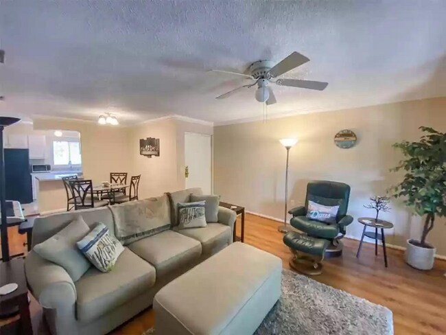 Foto del edificio - 2616 Hidden Lake Dr N