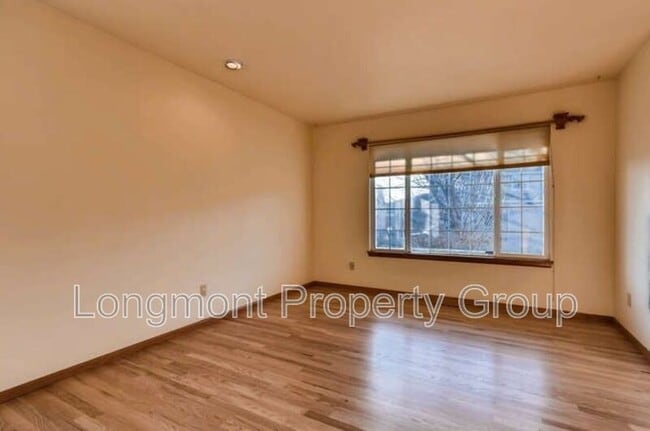 Foto del edificio - 709 Clarendon Dr