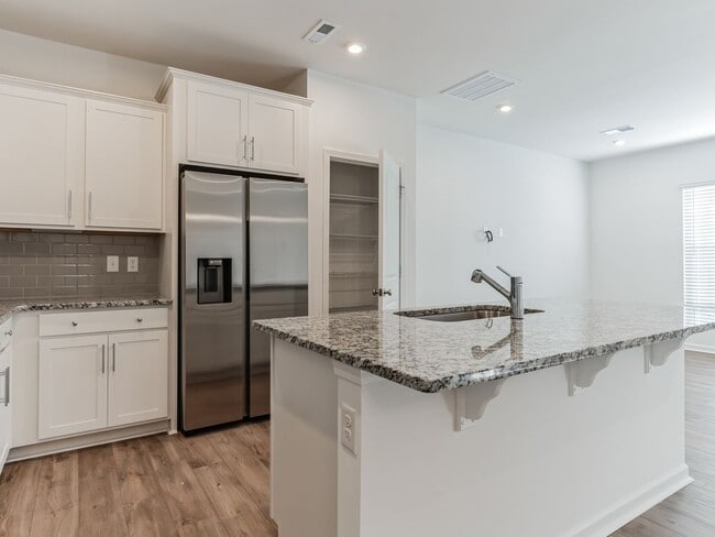 Building Photo - 3 Bedroom Townhome in Charlotte