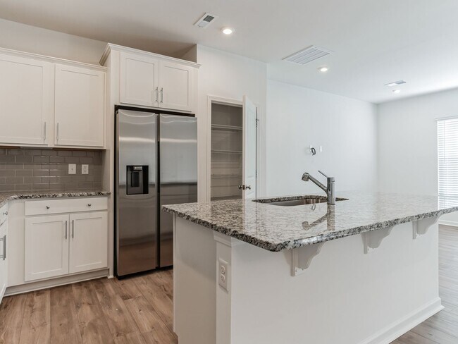 Foto del edificio - 3 Bedroom Townhome in Charlotte