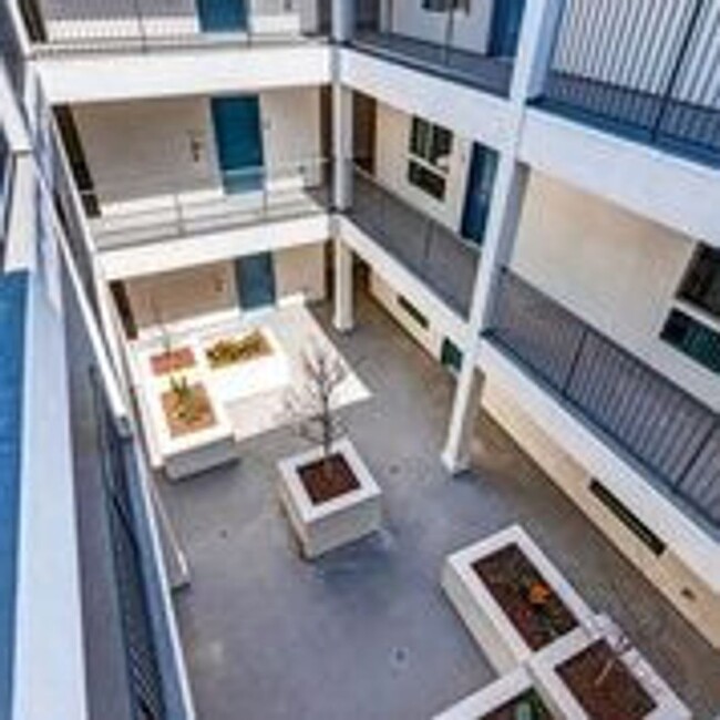 Interior Photo - 3524 Chesapeake Ave