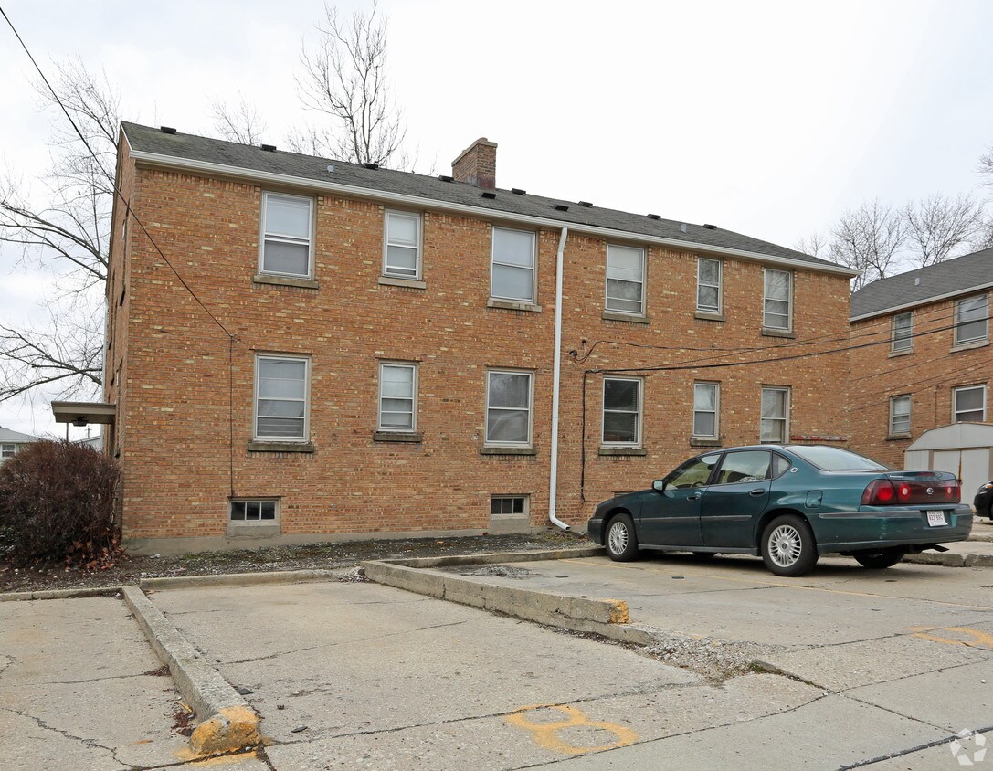 Building Photo - 7402 W Lincoln Ave