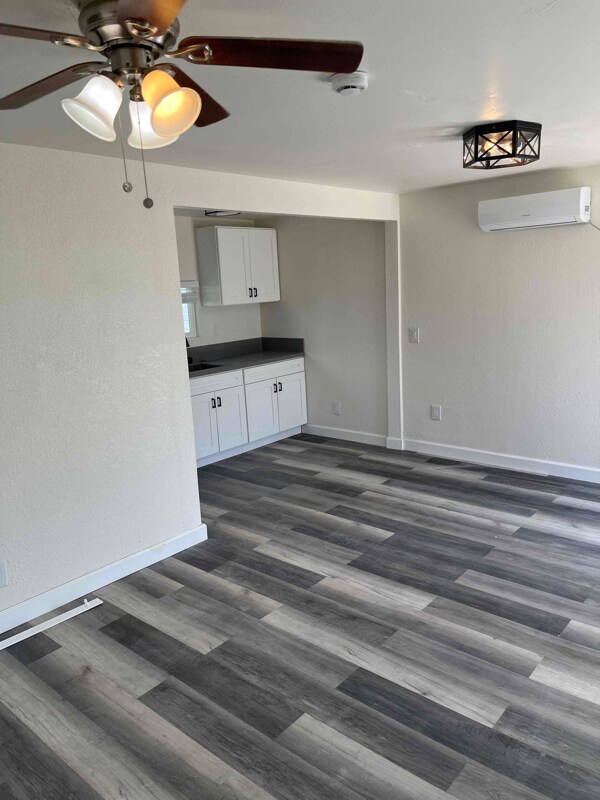 Foto del edificio - 612 Civic Center Dr