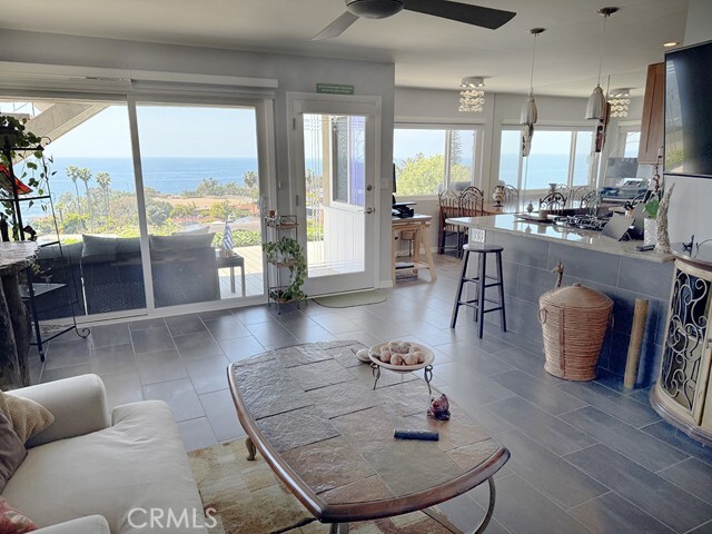 Foto del edificio - 21692 Ocean Vista Dr