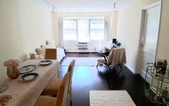 Building Photo - 153 E 57th St