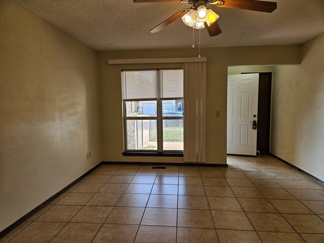 Building Photo - 945 SW 98th St