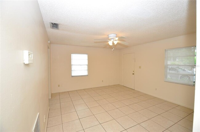 Building Photo - 1434 E Fern Rd
