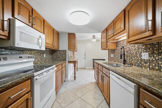 Foto del edificio - 1737 Bayshore Dr
