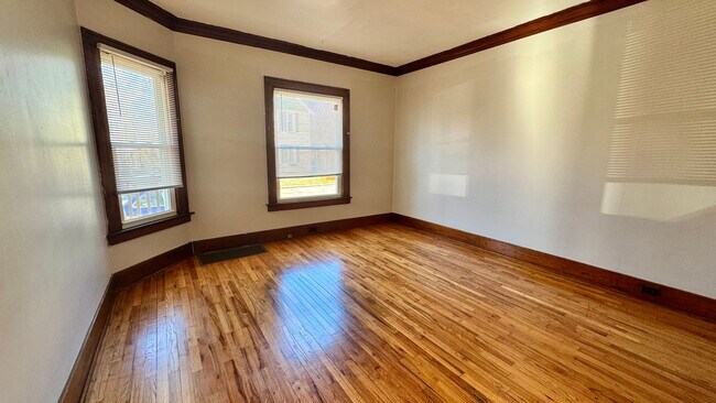 Foto del edificio - 612-614 Pettibone NW