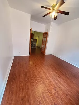 Building Photo - 605 E 11th St