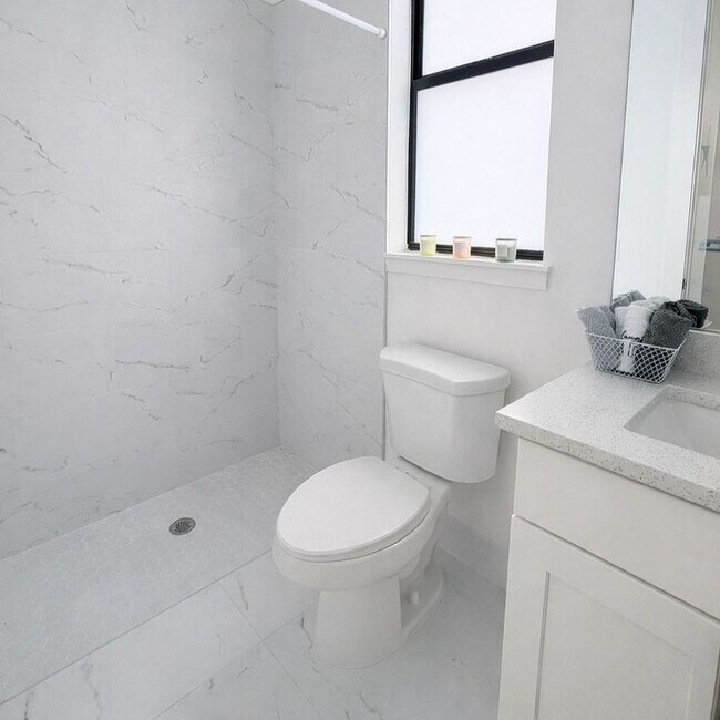 Foto del edificio - 2416 Xelda Ave N