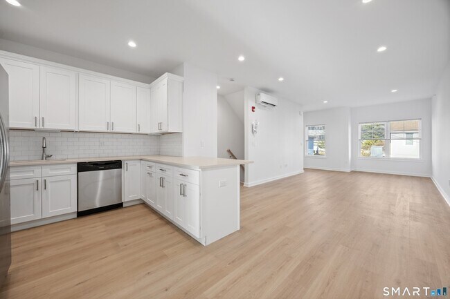 Foto del edificio - 29 Village Rd