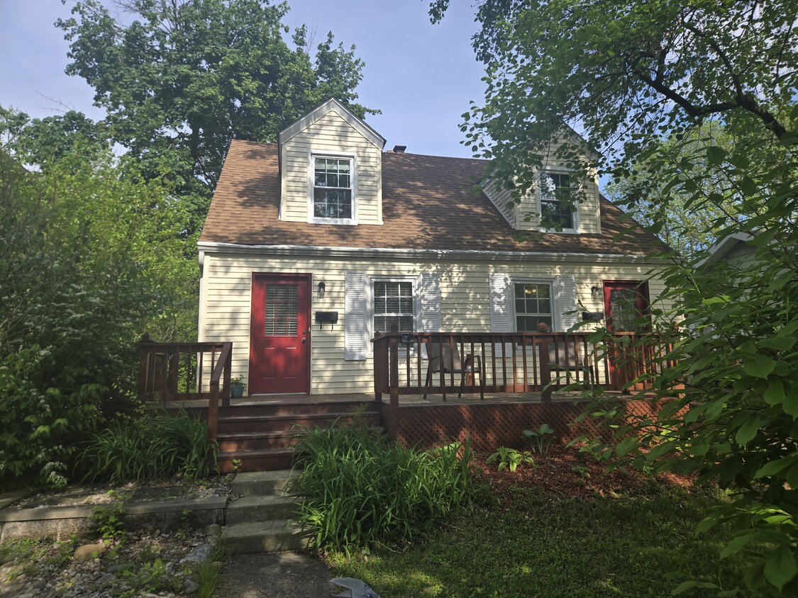 Foto principal - 6351 Broadway St