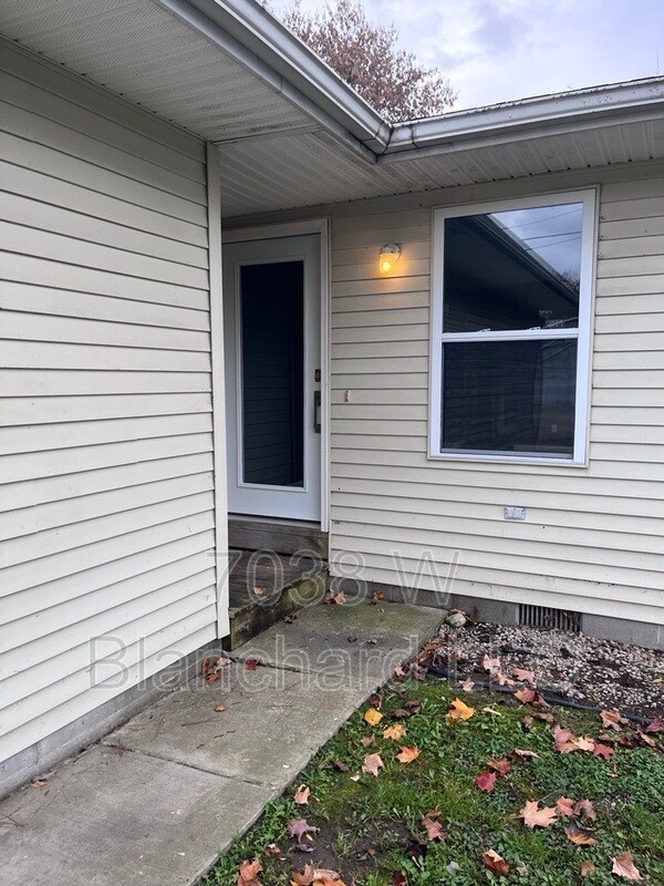 819 Whitney St, Mount Pleasant, MI 48858 Condo for Rent in Mount