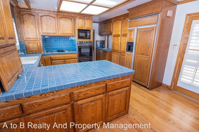 Building Photo - 3 br, 3 bath House - 2762 Scott Street