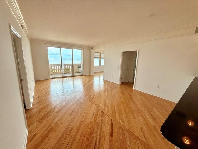 Building Photo - 750 N Tamiami Trl