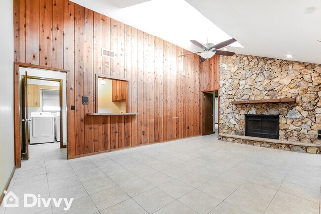 Foto del edificio - 3120 Stratford Ln