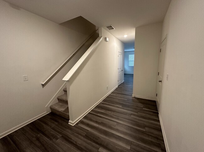 Foto del edificio - 128 Swindon Drive