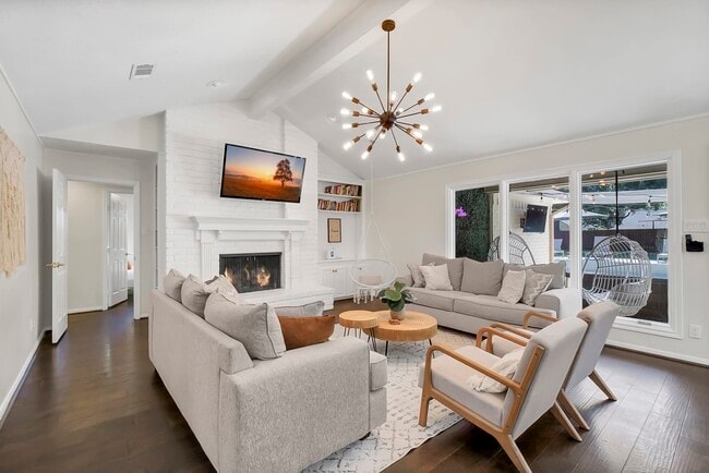 Foto del edificio - 15309 Glamorgan Dr