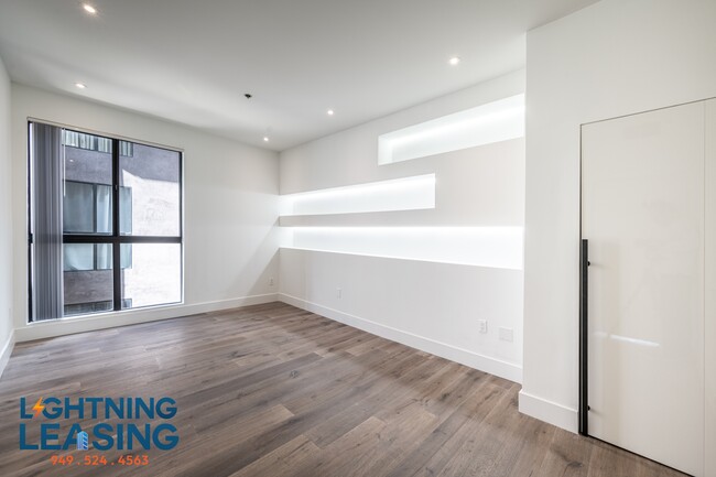 Building Photo - 8811 Burton Way